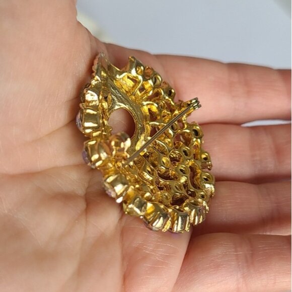 Vintage Gold Tone Boho Aurora Borealis Crystal Rhinestone Swirl Brooch Pin - Picture 2 of 7